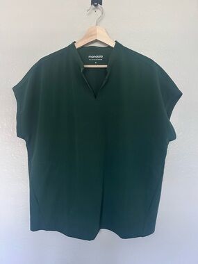 Mandala Mandarin Dolman Scrub Top Green Size  Medium